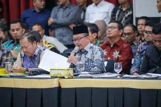 Sekda Arfan Minta Pusat Perhatikan Jalan Nasional di Siak