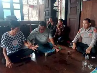 Terseret Arus, Bambang Selamat Setelah Bermalam di Atas Pohon Sawit