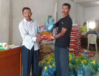 Jelang Idul Fitri, Asosiasi Petani Sawit Swadaya Anugrah Bagikan 400 Paket Sembako