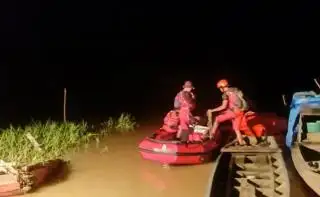 Perahu Angkut Sawit Tenggelam di Sungai Batang Kuantan, Pemuda di Inhu Hilang