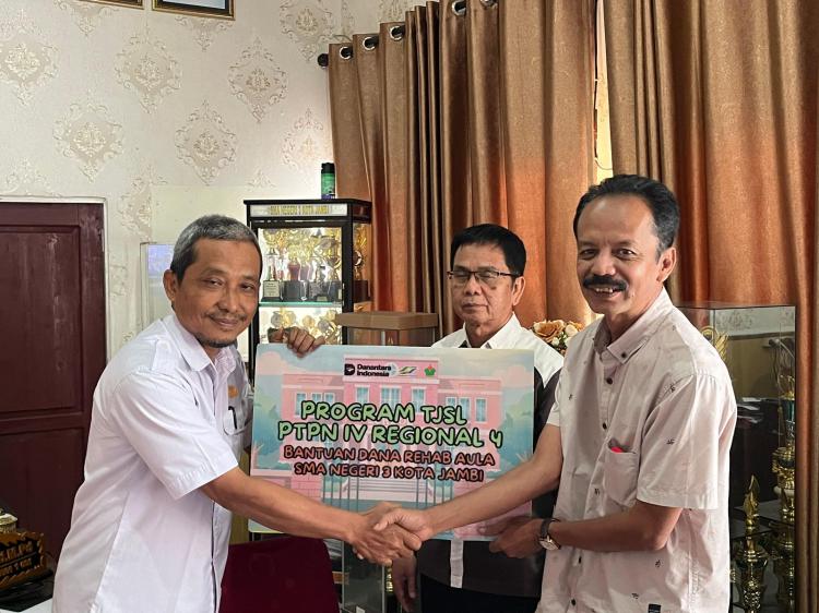 PTPN IV Regional 4 Bantu Perbaikan Aula di SMA Negeri 3 Jambi Lewat Program TJSL