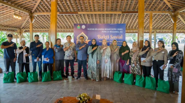 IKBI PTPN IV Regional III Berbagi 459 Paket Sembako di Bulan Suci
