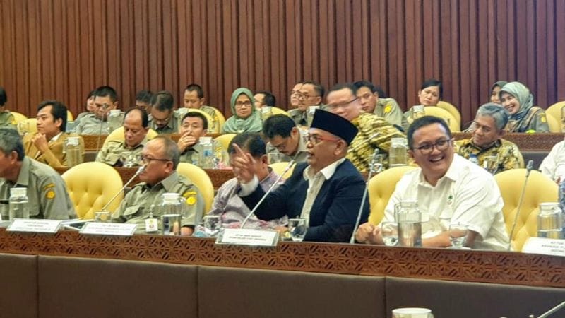Mengurai Sawit di Senayan