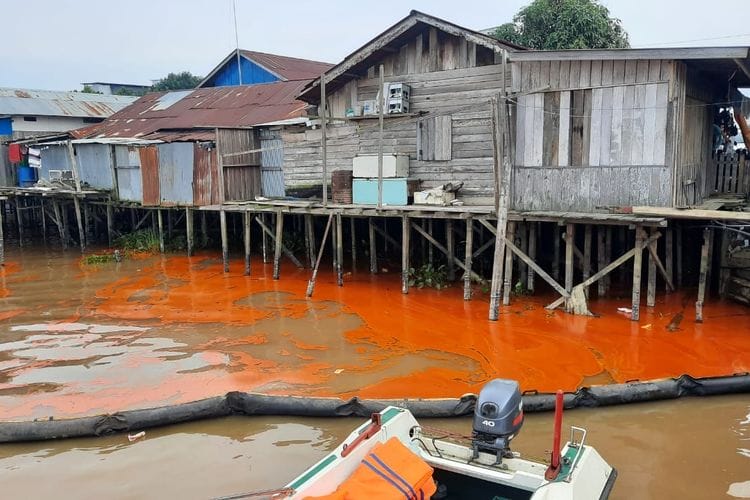 Tumpahan Minyak Sawit di Sungai Mahakam Disedot, Segini Didapat