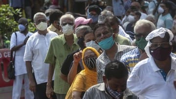 Duh, Rela Dicap Besi Panas Usir 'Roh Jahat' Covid-19