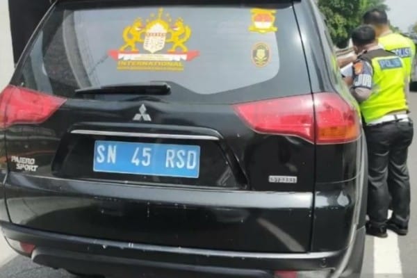 Kisah Sunda Empire Belum Usai, Dua Warganya Diamankan di Jalan Tol