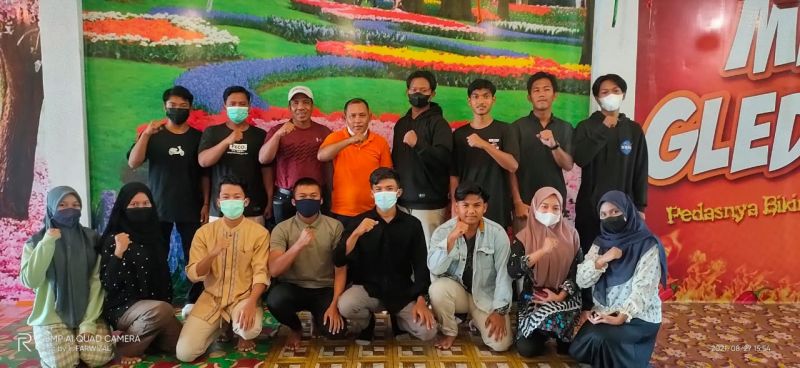 Belasan Anak Petani Dumai Terima Beasiswa Sawit