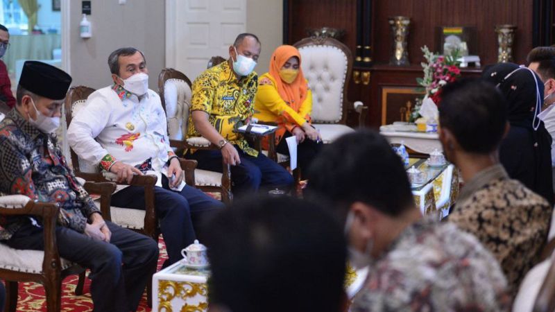 Gubernur Riau Kumpulkan Produsen Migor, Ada Apa?