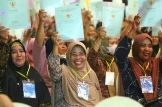 Sertifikat Tanah Gratis Dibagikan Kepada Warga
