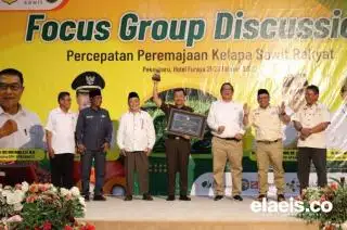 Kajati Riau Terima 'Reward' dari Asosiasi Petani Sawit