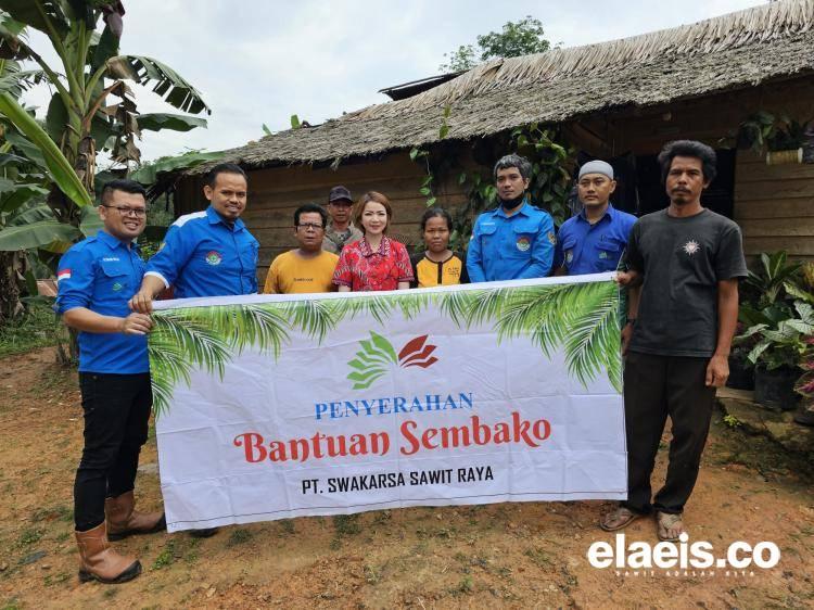 Direktris Korporasi Ini Turun ke Rumah Warga 'Ngantar' Sembako