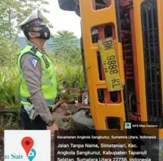 Truk Tangki CPO Terjungkal ke Kebun Sawit Warga, ini yang Terjadi