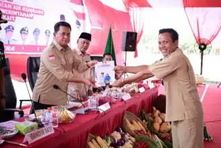 Butuh Pupuk Subsidi, Petani Sawit dan Karet Minta 'Dibisikkan' ke Pemerintah Pusat