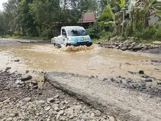 Warga Kurotidur Berharap Jalan Diperbaiki Pakai DBH Sawit
