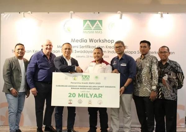 6 Asosiasi Petani Swadaya Terima Kredit RSPO Lebih Rp 20 Milyar