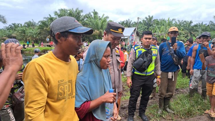 Warga Siak Disembunyikan Orang Bunian Saat Cari Berondolan Sawit, Ditemukan Lemas Setelah 3 Hari