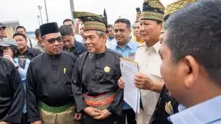 LAMR Serahkan  Warkah ke Capres Prabowo, Meminta Hilirisasi Minyak Sawit Difokuskan di Riau