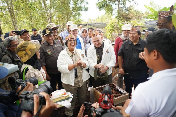 Menteri LHK Ajak Tim US Forest Service Lihat Bukti Keberhasilan Penanganan Karhutla