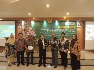 Kepala LLDikti Wilayah I Semangati Dosen ITSI: Asah Otak dan Rajin Menulis Bisa Dapat Fortuner Loh!