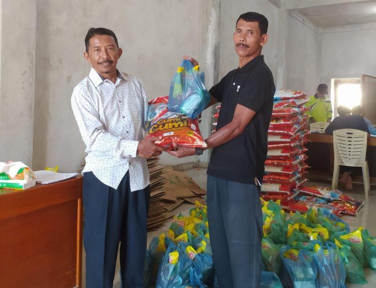 Jelang Idul Fitri, Asosiasi Petani Sawit Swadaya Anugrah Bagikan 400 Paket Sembako