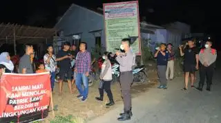 Aksi Kubur Diri Warga Penentang Pabrik Sawit Berakhir di Rumah Sakit