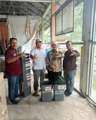 PTPN IV Regional 4 Dukung Pengelolaan Sampah di Pasaman Barat dengan Bantuan 300 Set Tong Sampah