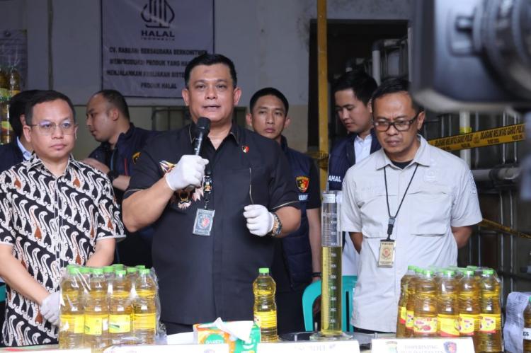 Curangi Takaran MINYAKITA, Produsen di Cipondoh Digerebek Polisi