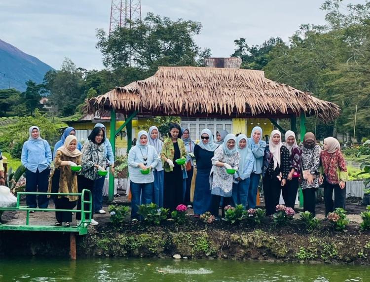 IKBI PTPN IV Regional IV  Tebar 1.500 Bibit Ikan Nila di Kerinci, Perkuat Ketahanan Pangan dan Bantu Warga