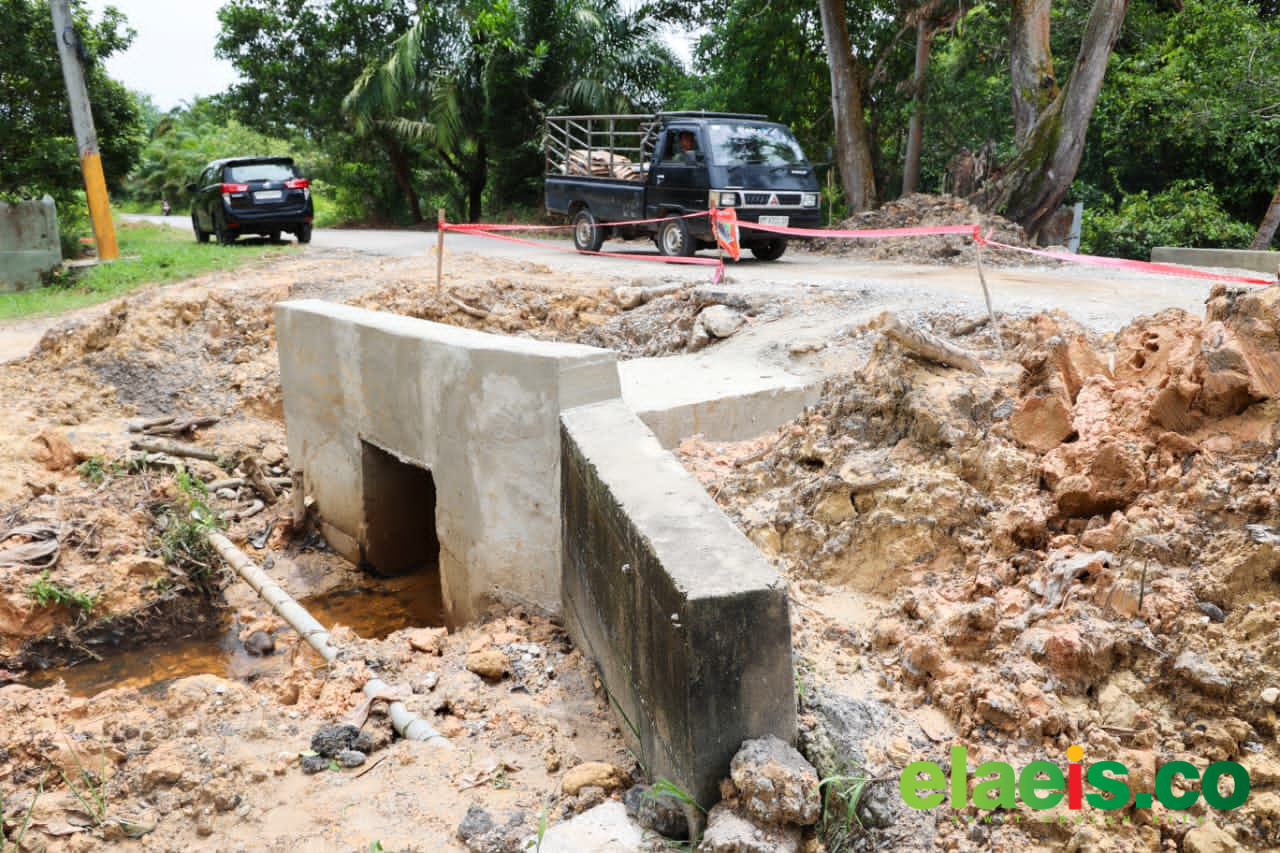 PTPN IV PalmCo Perkuat Infrastruktur dan Ekonomi Desa di Siak - PTPN IV PalmCo melalui entitasnya di Riau, PTPN IV Regional III membantu mengatasi persoalan keterbatasan infrastruktur di Desa Benteng Hulu, Kecamatan Mempura, Kabupaten Siak dengan membantu pembangu