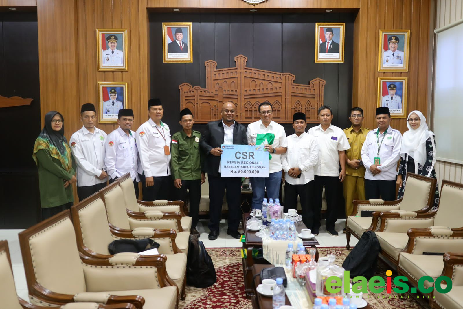 PTPN IV Perkuat Akses Kesehatan Kaum Dhuafa melalui Dukungan Rumah Singgah - PTPN IV PalmCo melalui entitasnya di Riau, PTPN IV Regional III memperkuat akses kesehatan bagi para dhuafa melalui penyaluran bantuan tanggung jawab sosial lingkungan (TJSL) senilai Rp50 juta untuk p