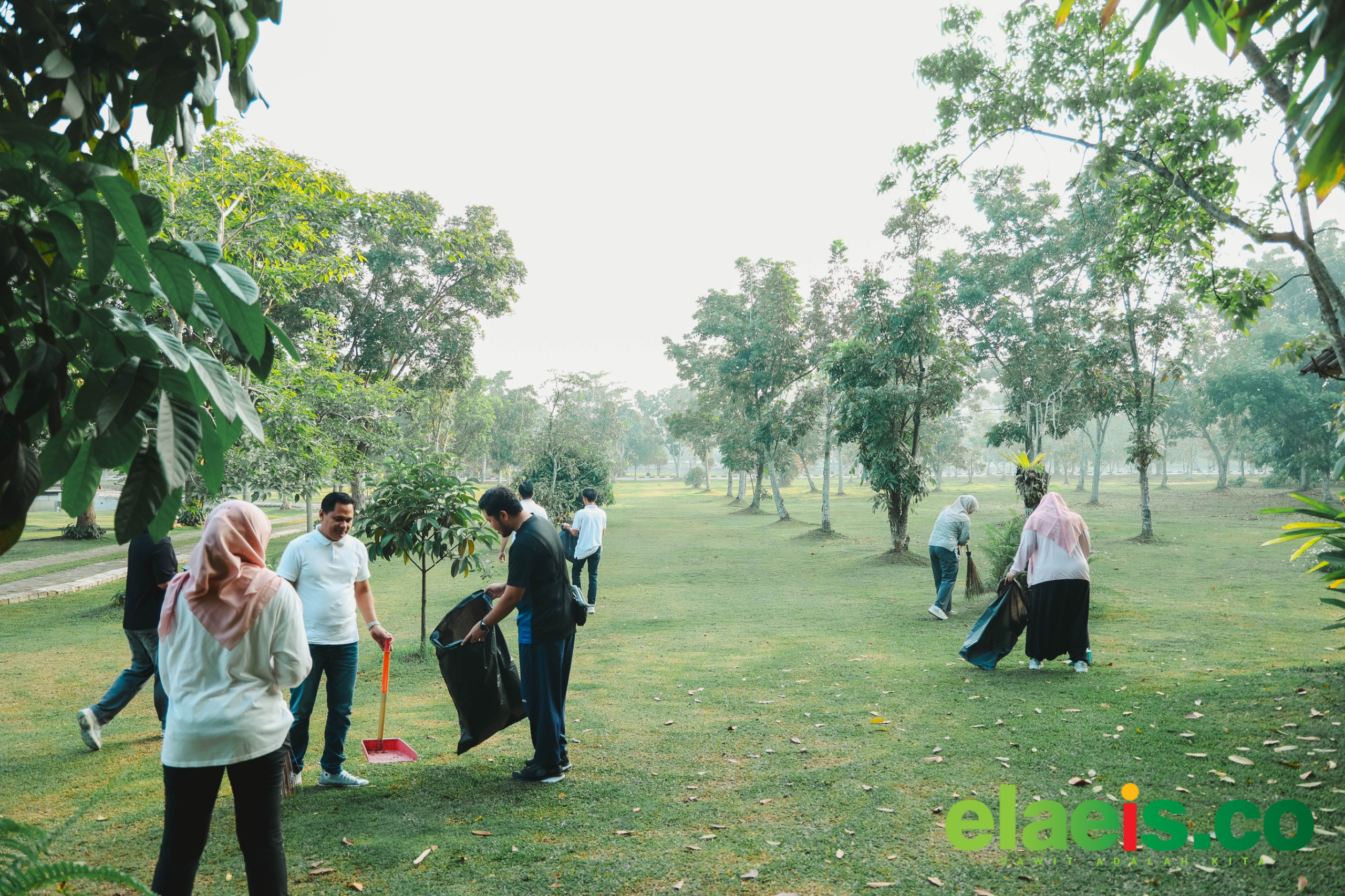 PTPN IV Regional III Gelar Korve Serentak Peringati Hari Lingkungan Hidup Sedunia - PTPN IV Regional III mengerahkan seluruh karyawannya untuk melaksanakan kegiatan korve atau gotong royong lingkungan secara serentak di seluruh wilayah operasional perusahaan dalam rangka memperingati