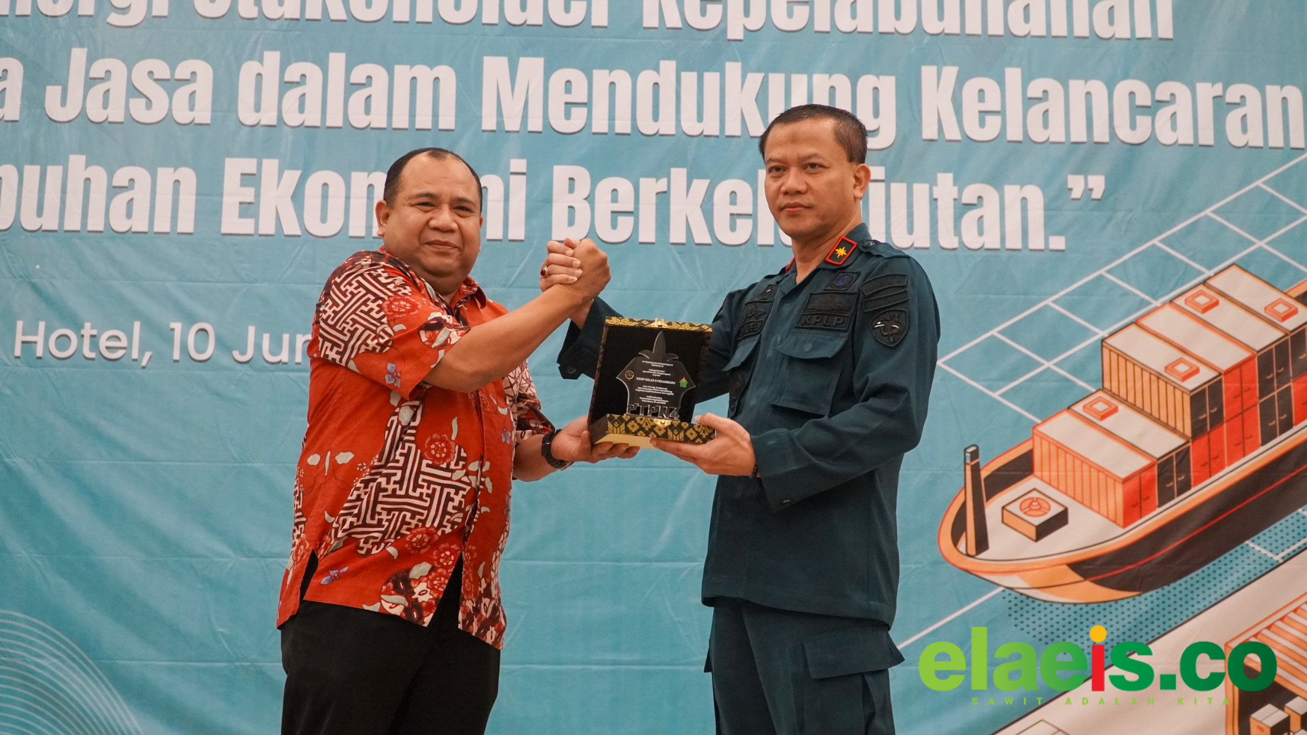 PTPN IV Dukung KSOP Pekanbaru Satukan Stakeholder Perkuat Rantai Logistik Riau - PTPN IV Regional III menaja penguatan distribusi dan rantai logistik komoditas strategis yang dilangsungkan Kantor Kesyahbandaran dan Otoritas Pelabuhan (KSOP) Kelas II Pekanbaru  beraama dengan para