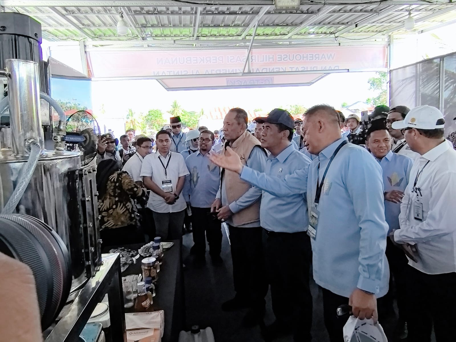 Optimis Swasembada Energi, Mentan Amran Lihat Langsung Teknologi Hilirisasi CPO Jadi B100 di PENAS XVII Gorontalo - Mentan Amran semakin optimis swasembada energi usai melihat langsung teknologi hilirisasi CPO jadi B100 di PENAS XVII Gorontalo.