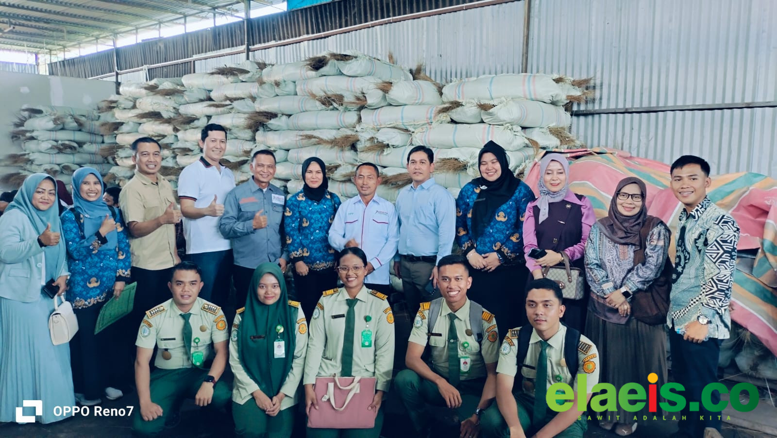 Perdana, 28 Ton Lidi Sawit Diekspor Aspek-Pir dan BPDP ke China - Sedikitnya 28 ton lidi sawit dilepas ekpor menuju China okeh Aspek-Pir dan didukung Badan Pengelolaan Dana Perkebunan (BPDP). Dimana lidi tersebut diekspor melalui PT Arra Setya Abadi pada 17 Juni 202