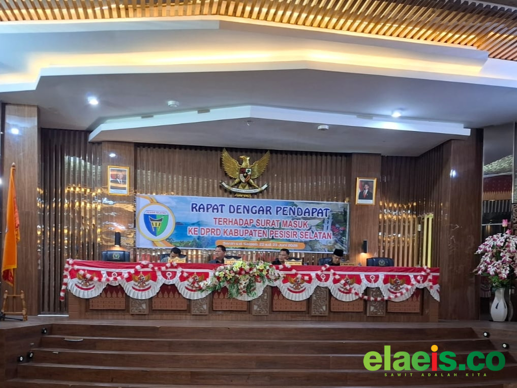 DPRD Pessel Akan Bentuk Timsus dan Minta Evaluasi Izin Perusahaan - Bertujuan untuk menyelesaikan permasalahan mengenai rendahnya harga Tandan Buah Segar (TBS) kelapa sawit di Kabupaten Pesisir Selatan, DPRD Pessel berencana bentuk Tim Khusus (Timsus). Rencana ini dip