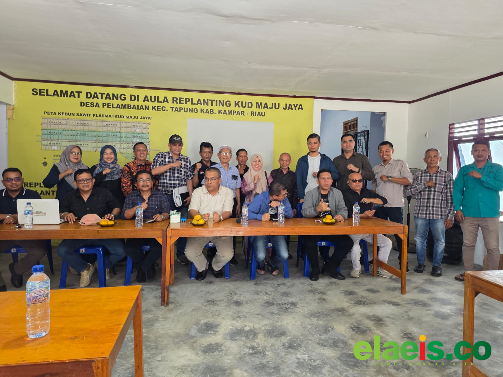 Pemprov Sumbar Kunjungi KUD Maju Jaya di Kampar - Studi tiru kembali dilakukan Pemerintah Provinsi Sumatera Barat ke wilayah Riau. Kali ini Koperasi Unit Desa (KUD) Maju Jaya yang berlokasi di Desa Pelambaian, Kecamatan Tapung, Kampar menjadi sasaran