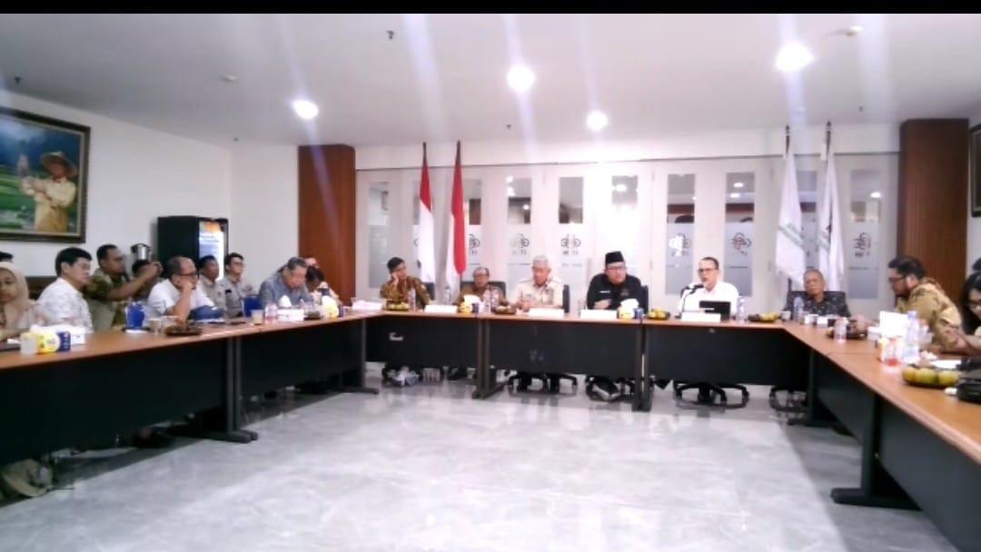 Menuju Swasembada Perkebunan, HKTI Ajak Generasi Muda Rebut Peluang Bisnis Bernilai Triliunan - HKTI mengajak generasi muda terjun ke sektor perkebunan demi swasembada, membuka peluang bisnis bernilai triliunan dan regenerasi petani.