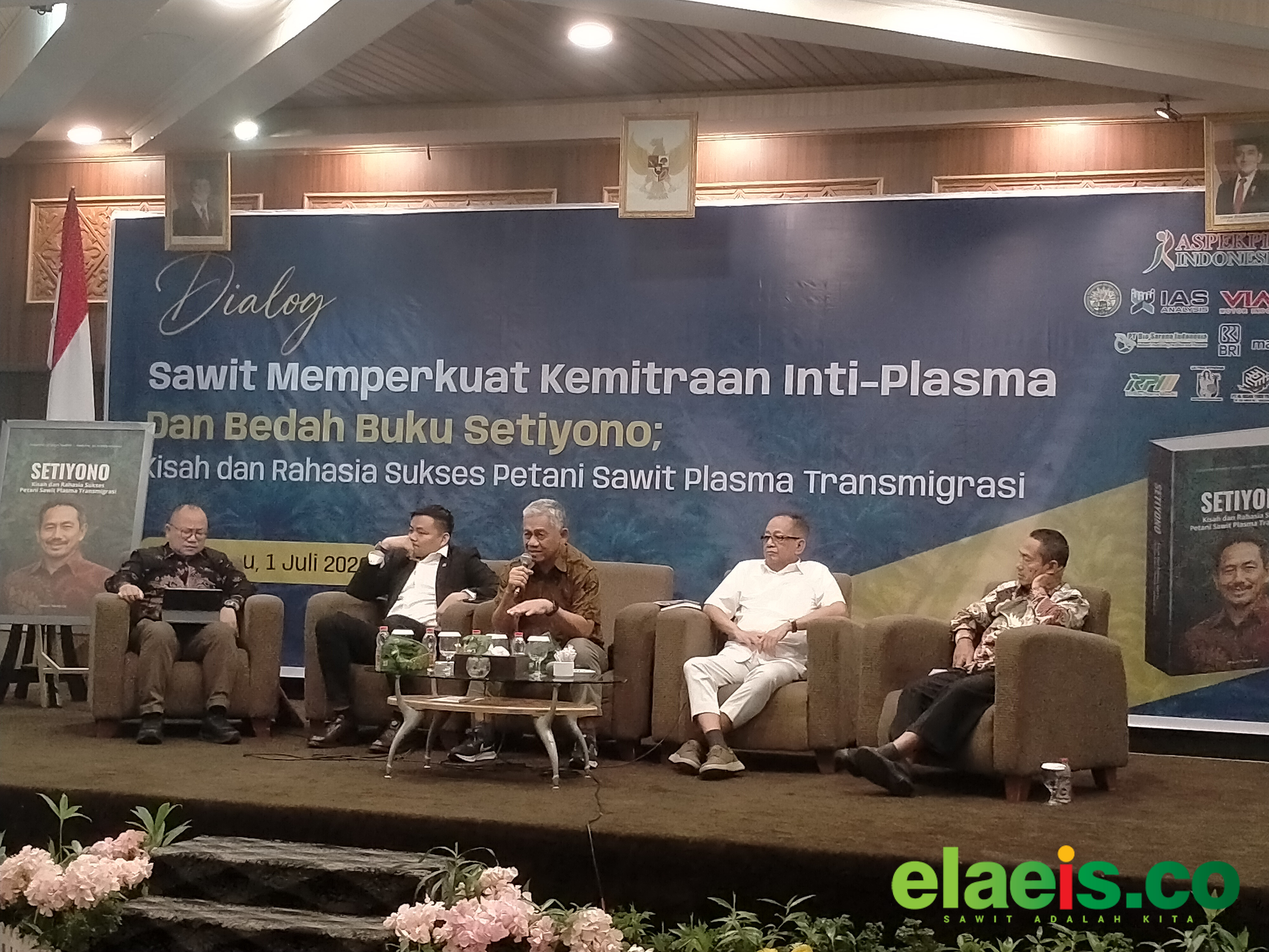 Kemitraan Kunci Sukses Berkebun Sawit - Gabungan Pengusaha Kelapa Sawit Indonesia (Gapki) tak menampik bahwa kemitraan adalah pola berkebun kelapa sawit yang ideal. Bahkan menjadi kunci sukses berkebun kelapa sawit.