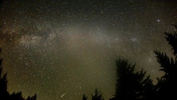 Hujan Meteor Ariteid Bisa Dilihat di Langit RI 7 Juni